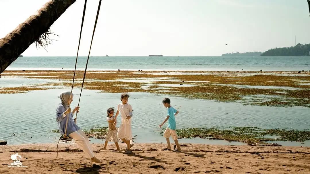 Pantai Taman Nirwana